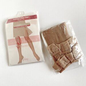 1 Hanes SOLUTIONS Nude Sheer SEXY Thigh High Silicone Band Stockings New in Pkg